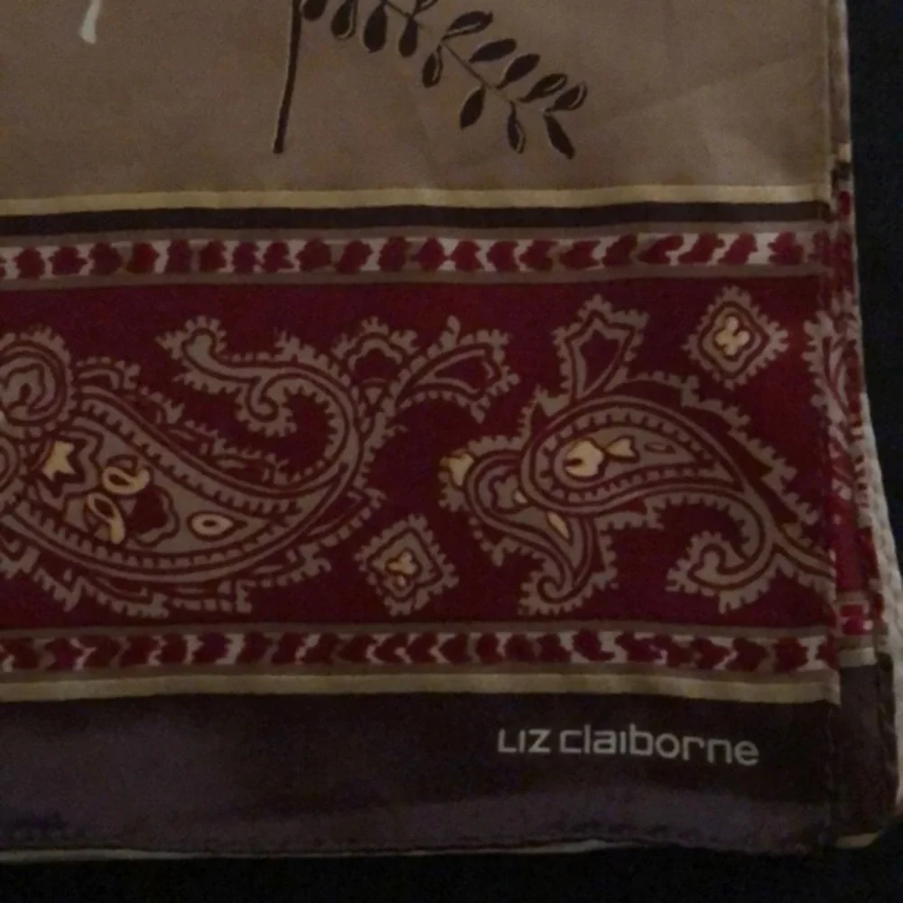 LIZ CLAIBORN SILK OBLONG SCARF